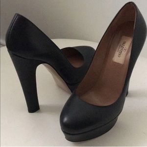 AUTHENTIC Valentino Pumps 👠